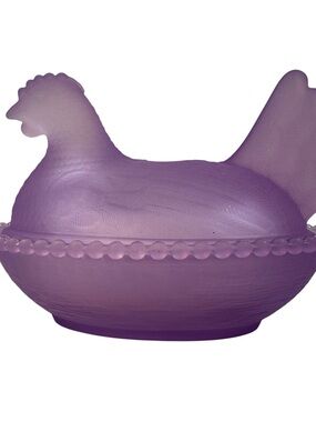 Rose’s Closet Purple Satin Glass Hen on Nest 3 1/2” tall 4 3/4” long New